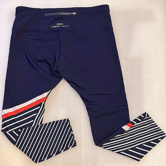 LORNA JANE | Tres Sporty 7/8 Leggings | Size 14 | Preloved - Picture 9 of 10